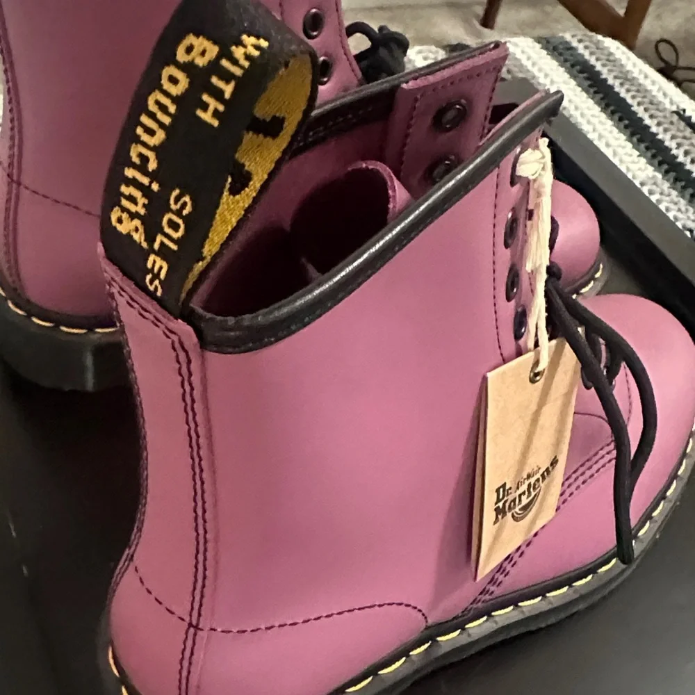 Dr. Martens 1460 Pascal Boots Pink Orchid "Rare Color" Leather Women’s Size 9 - Picture 2 of 4